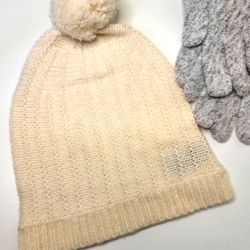 Cream 360 ETC. Pom Pom Winter Beanie
